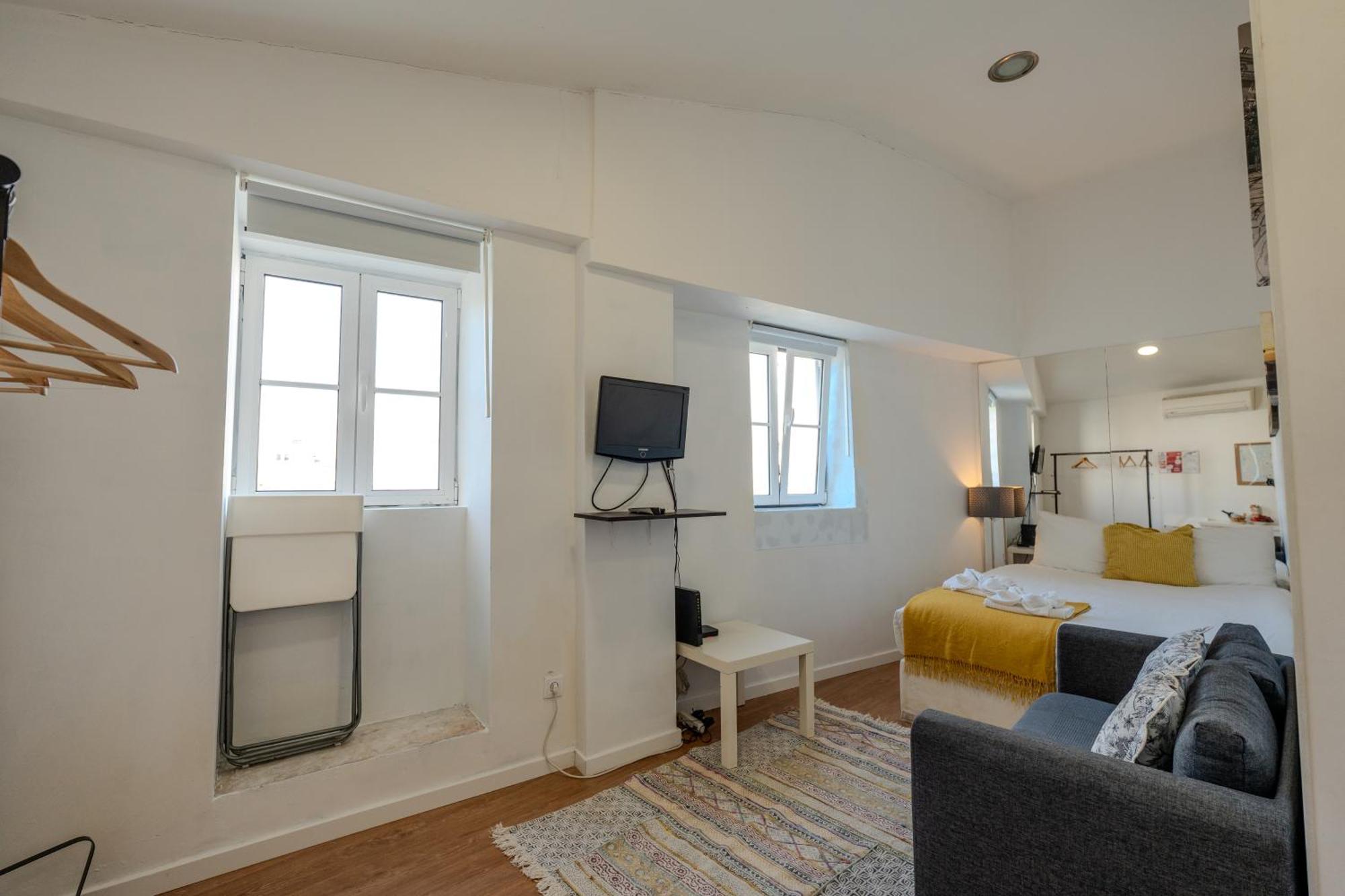 Apartament Mouraria, Center, Tram & Metro *